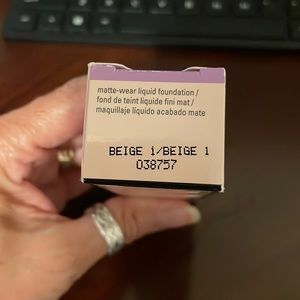 Mary Kay matte wear liquid foundation